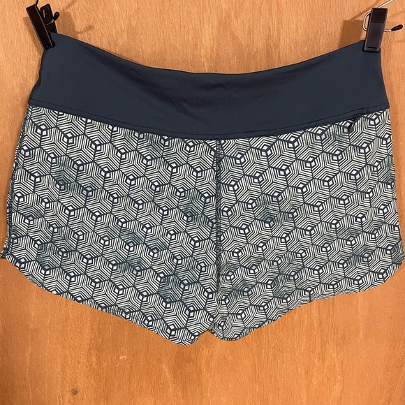 CARVE Designs -Borneo Board Shorts Swim Womens Size L Green Print - Picture 2 of 4